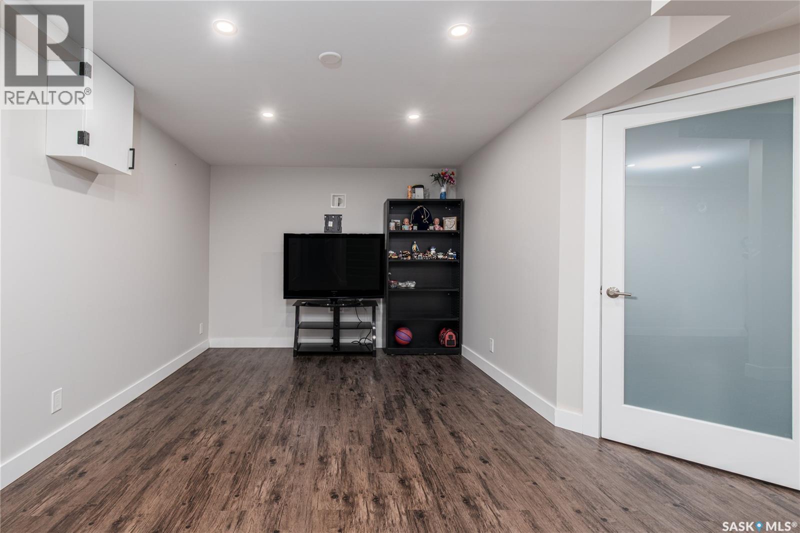 1170 5TH AVENUE NE - 33