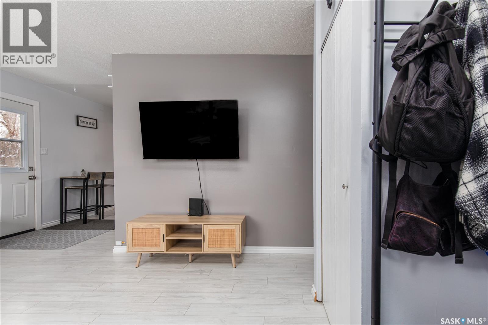 1170 5TH AVENUE NE - 9