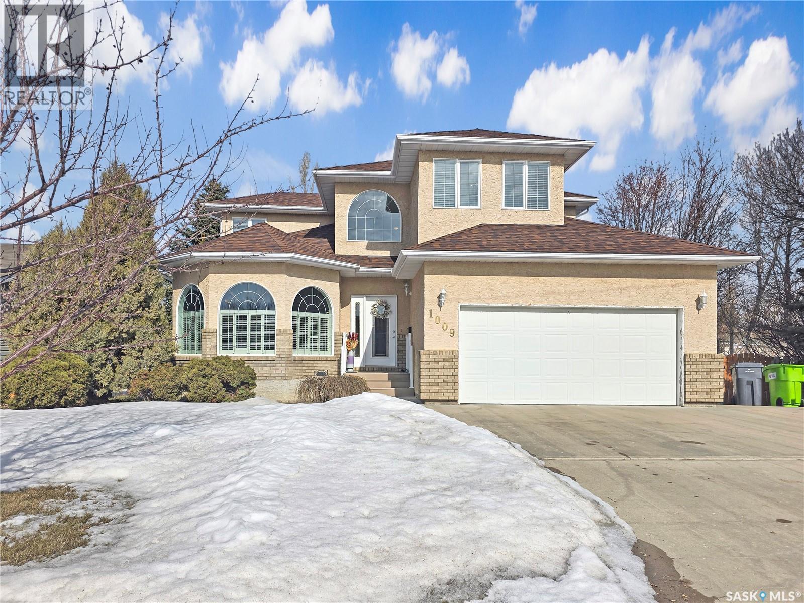 1009 DEWDNEY STREET - Image 2