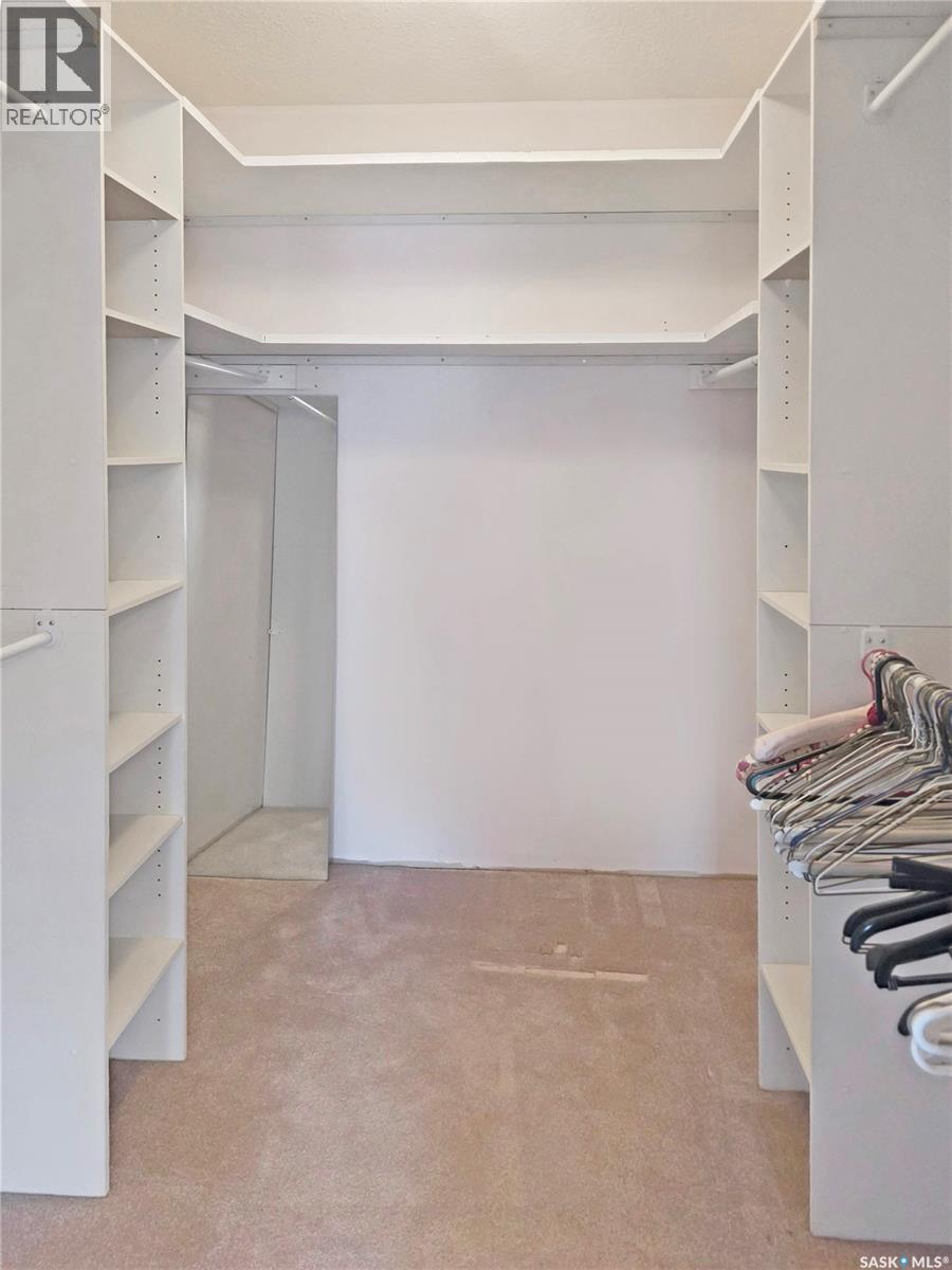 1009 DEWDNEY STREET - 34