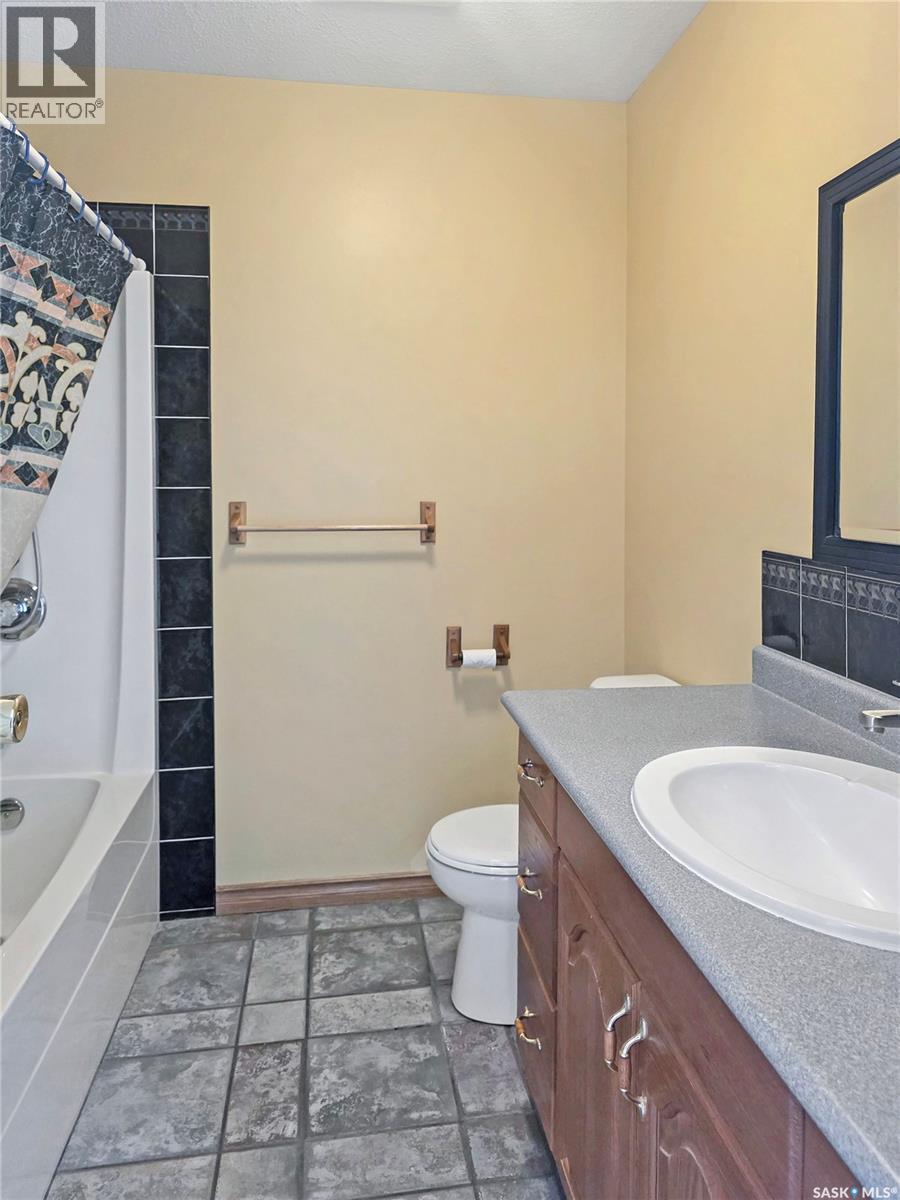 1009 DEWDNEY STREET - 39