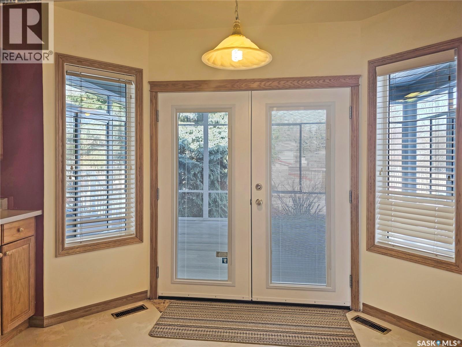 1009 DEWDNEY STREET - 6