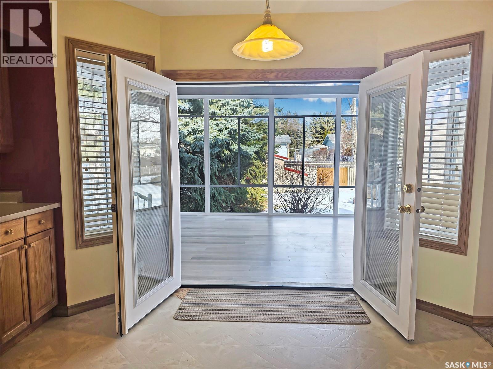 1009 DEWDNEY STREET - 7