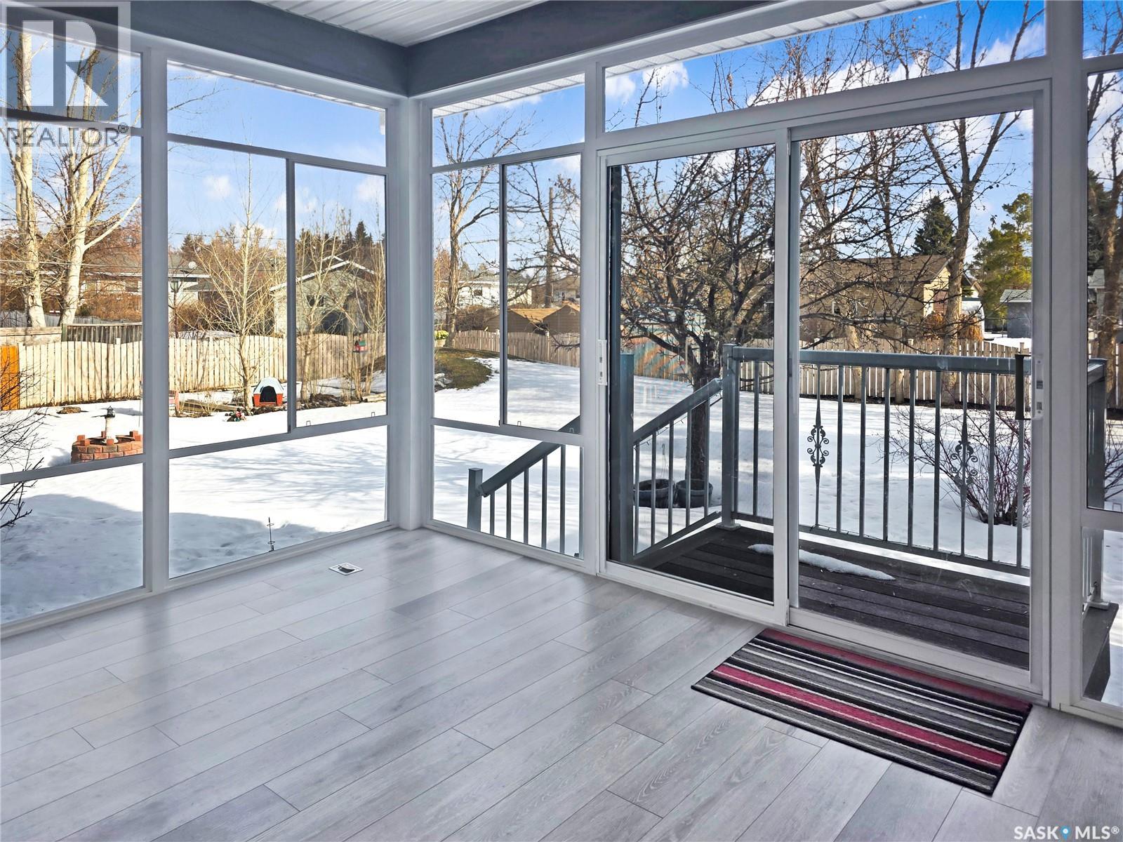 1009 DEWDNEY STREET - 9