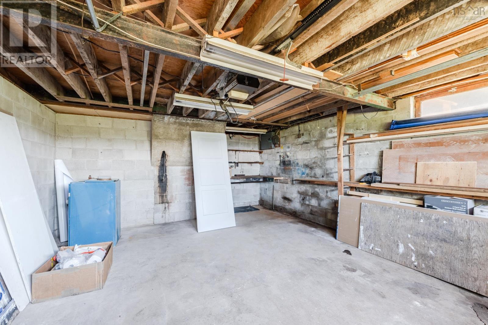 Property 35 of 50 of 172 Highway 1