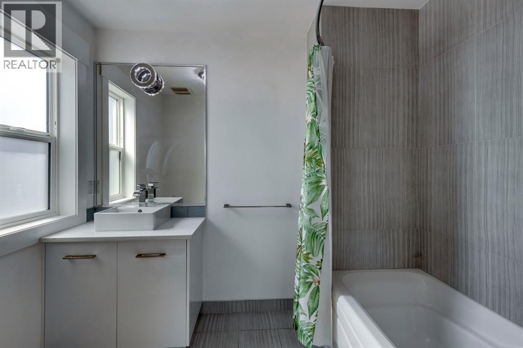 2329A Osborne Crescent SW, Calgary, Alberta