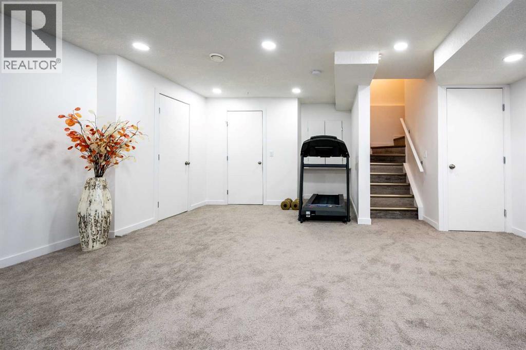 Single Family House for Sale in  Covecreek Mews NE Coventry Hills Calgary 