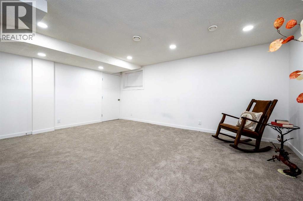 Single Family House for Sale in  Covecreek Mews NE Coventry Hills Calgary 