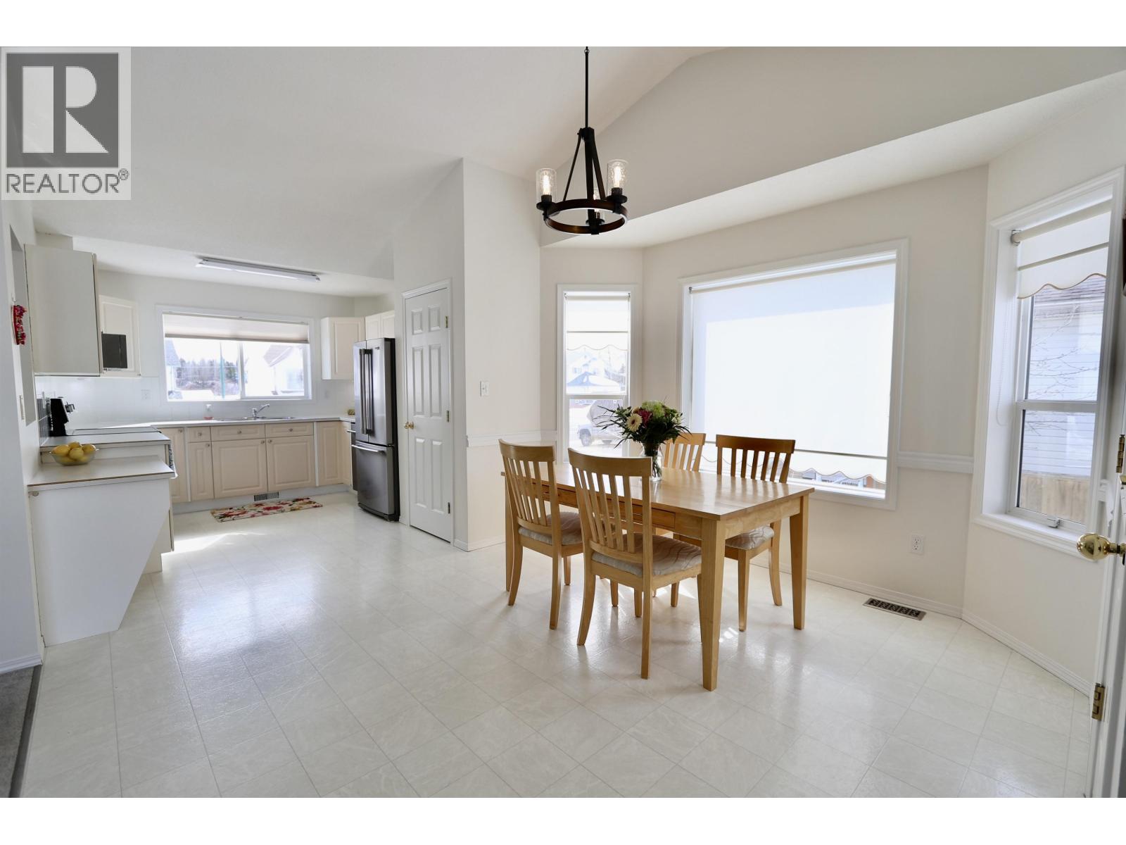 5446 WOODOAK CRESCENT - 6