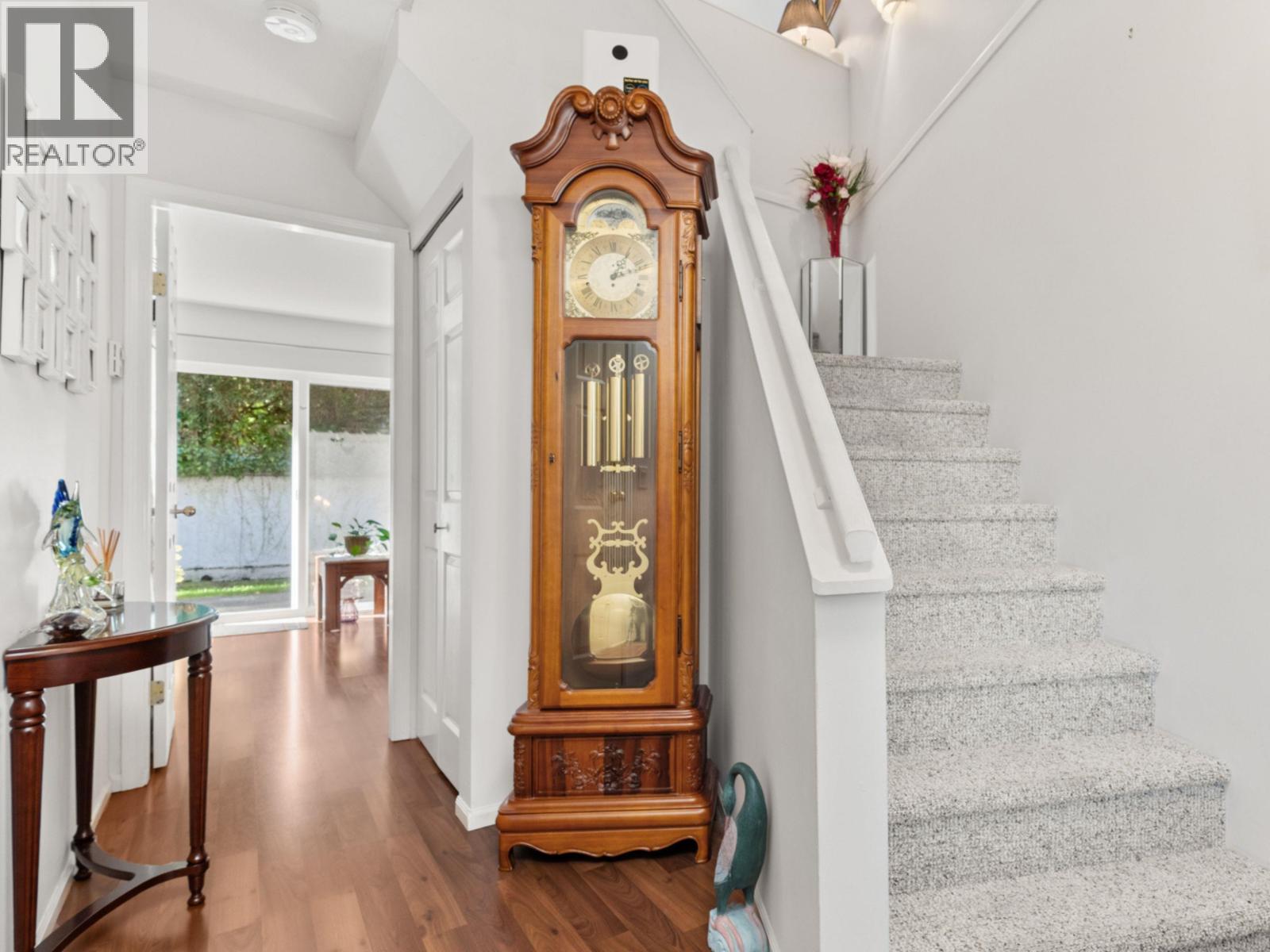 38 5761 WHARF AVENUE, Sechelt