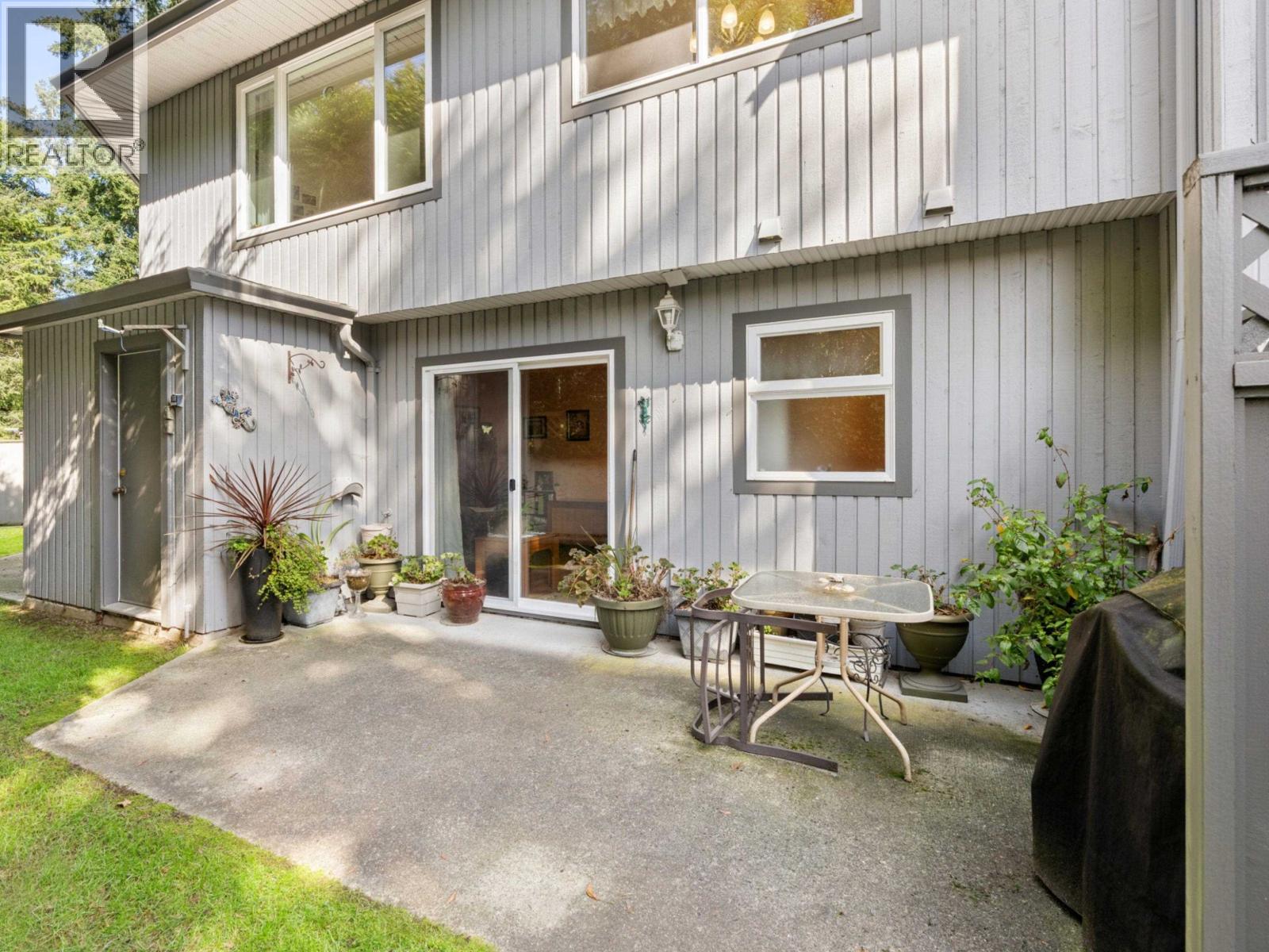 38 5761 WHARF AVENUE, Sechelt
