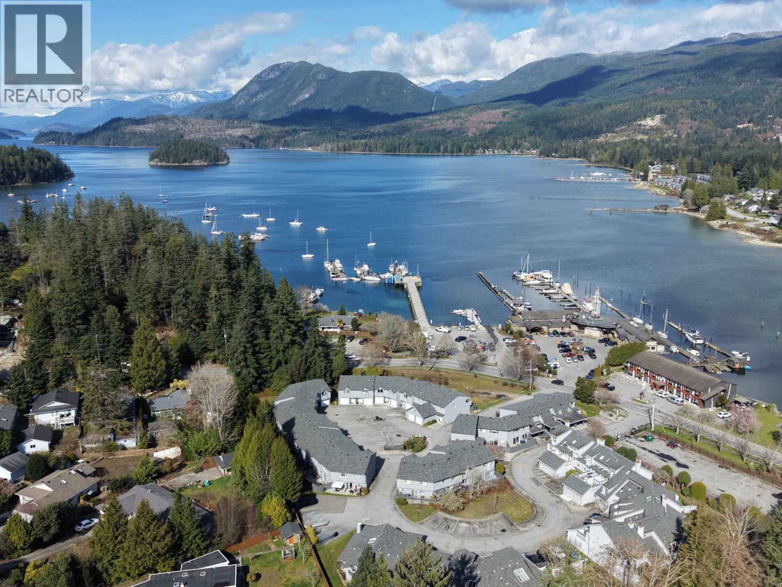 38 5761 WHARF AVENUE, Sechelt