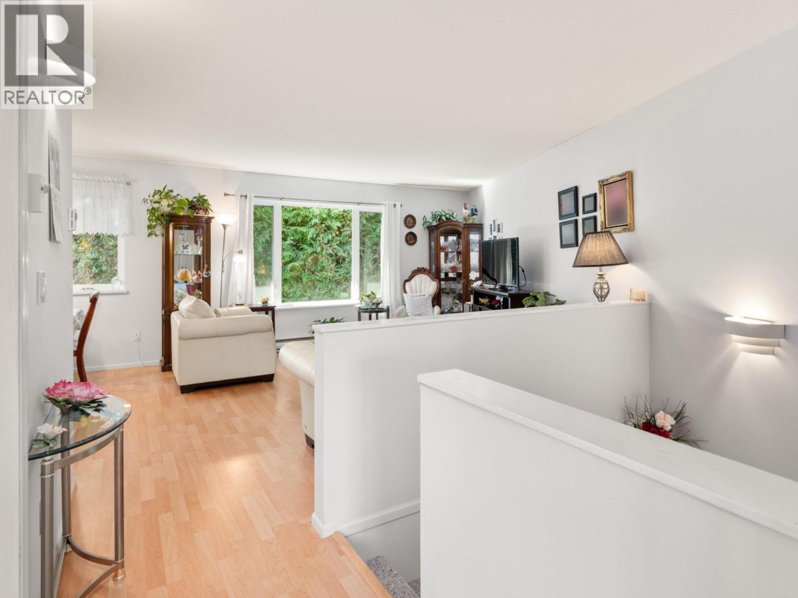 38 5761 WHARF AVENUE, Sechelt