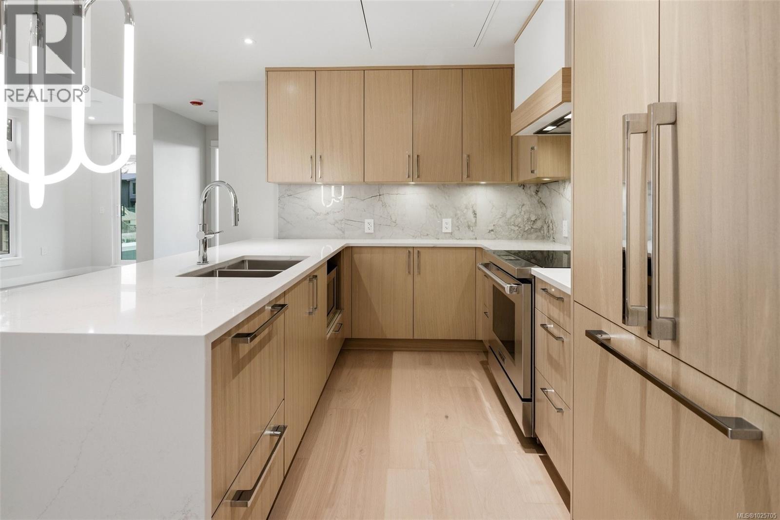 #307 5229 CORDOVA BAY RD - Image 3