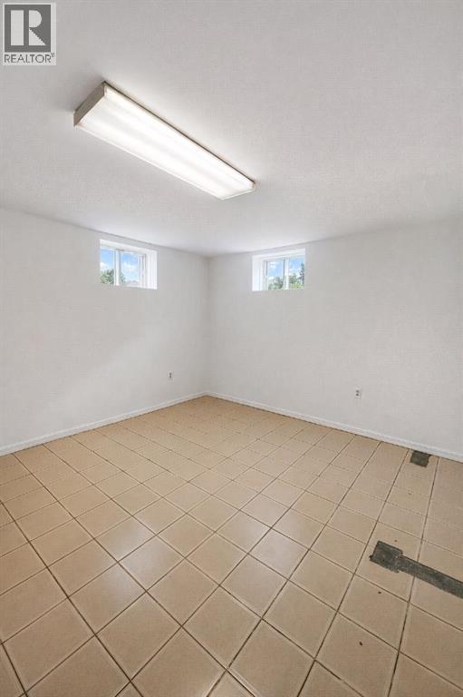 Single Family House Bungalow for Sale in   Avenue NE Tuxedo Park Calgary 