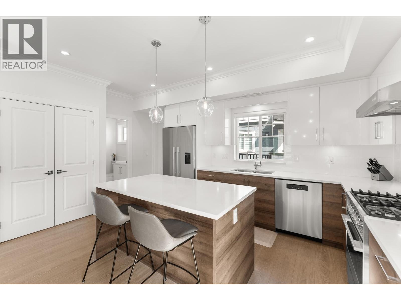 #32-9211 MCKIM Way, Richmond