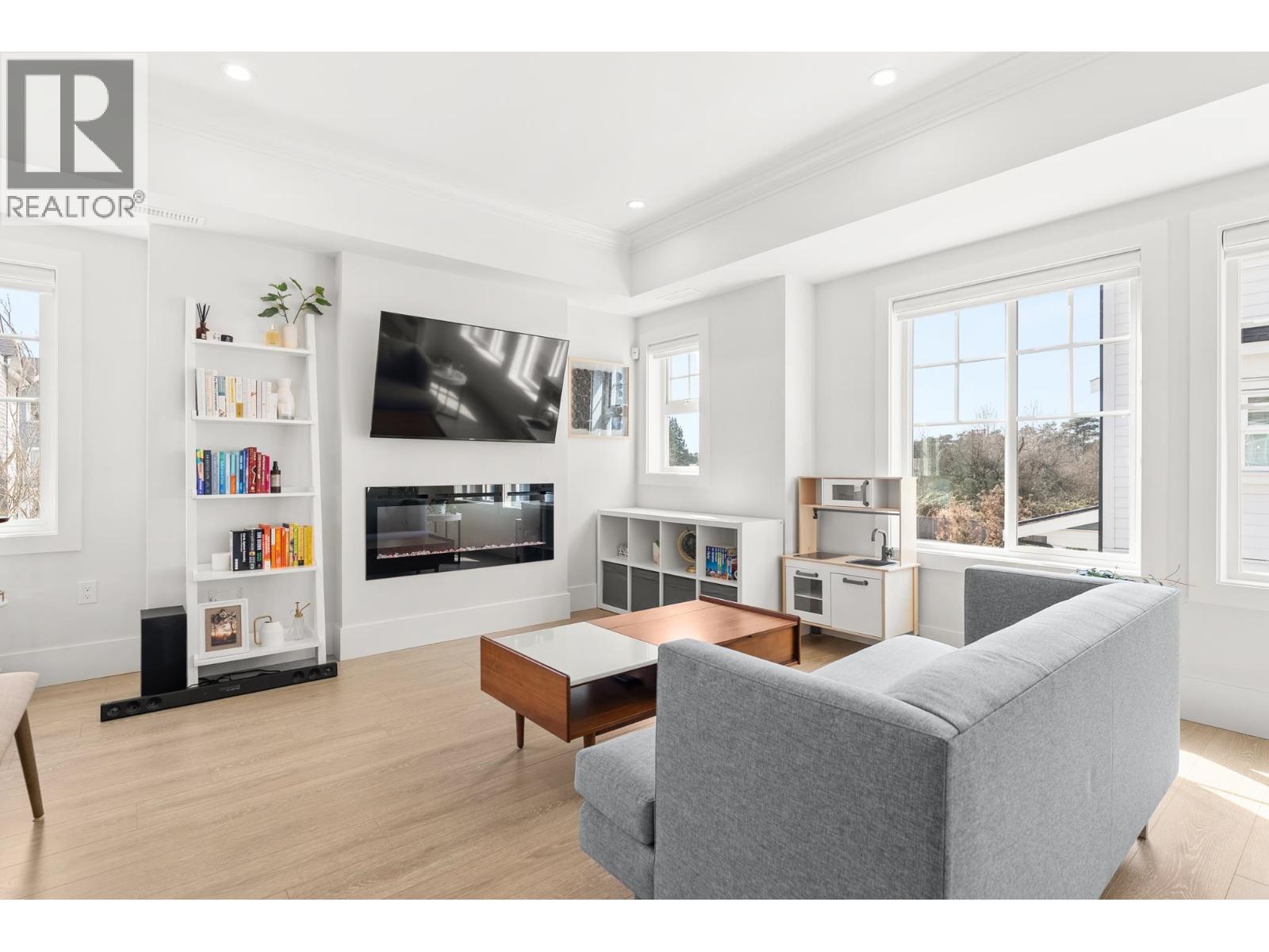 #32-9211 MCKIM Way, Richmond