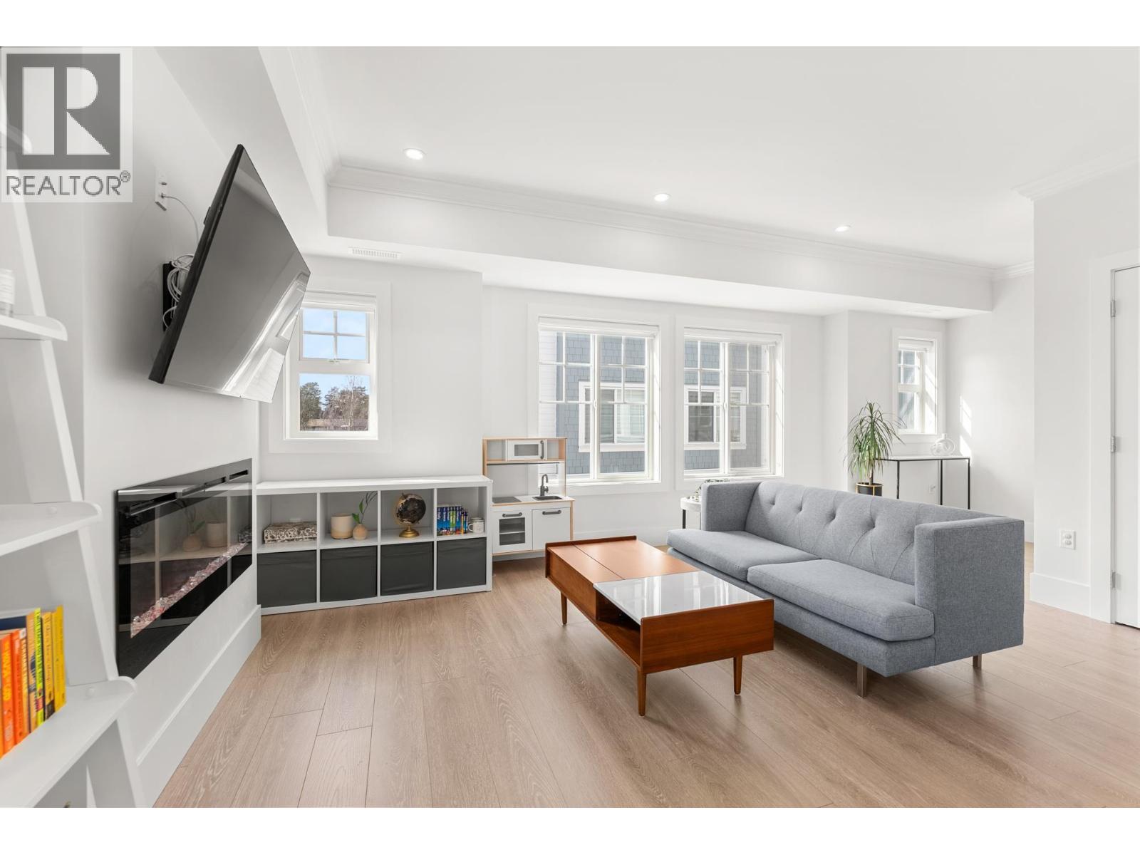 #32-9211 MCKIM Way, Richmond