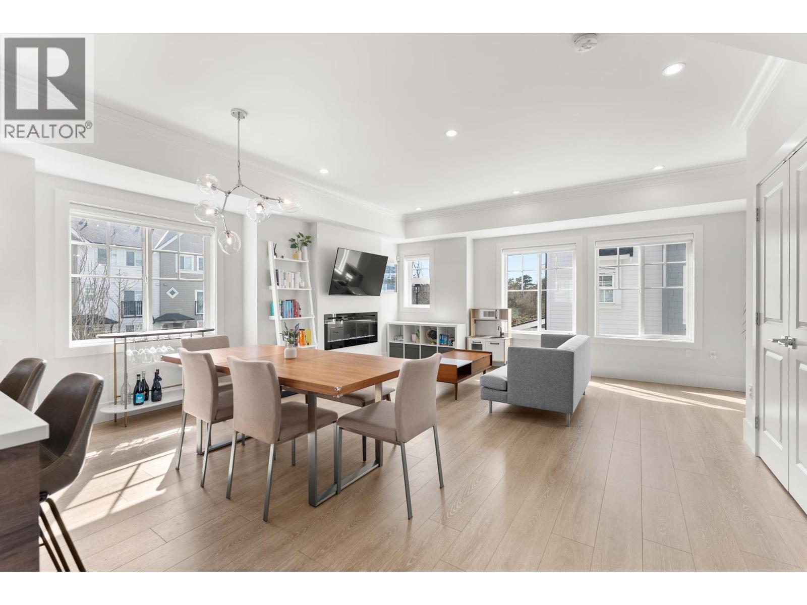 #32-9211 MCKIM Way, Richmond