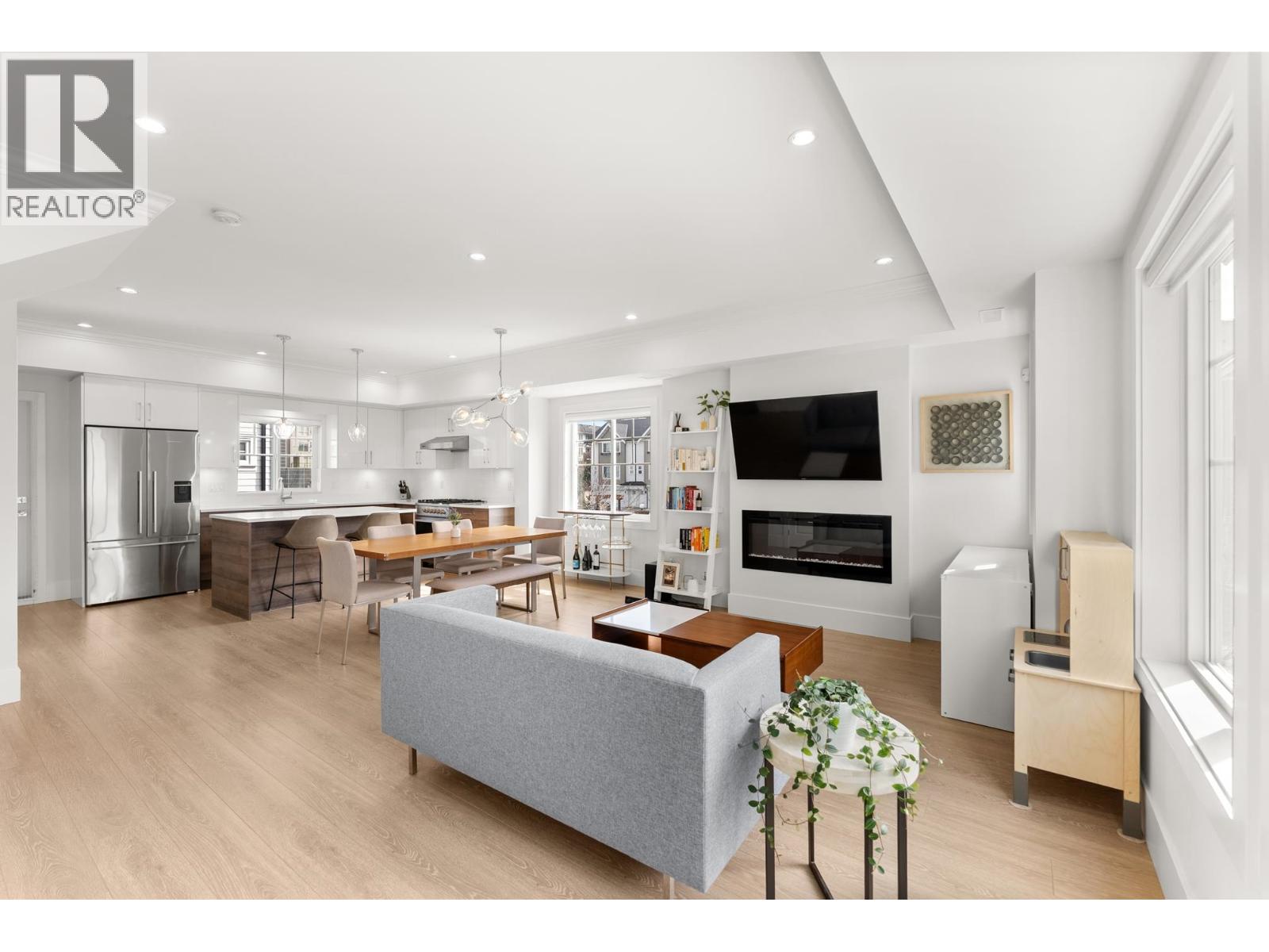 #32-9211 MCKIM Way, Richmond