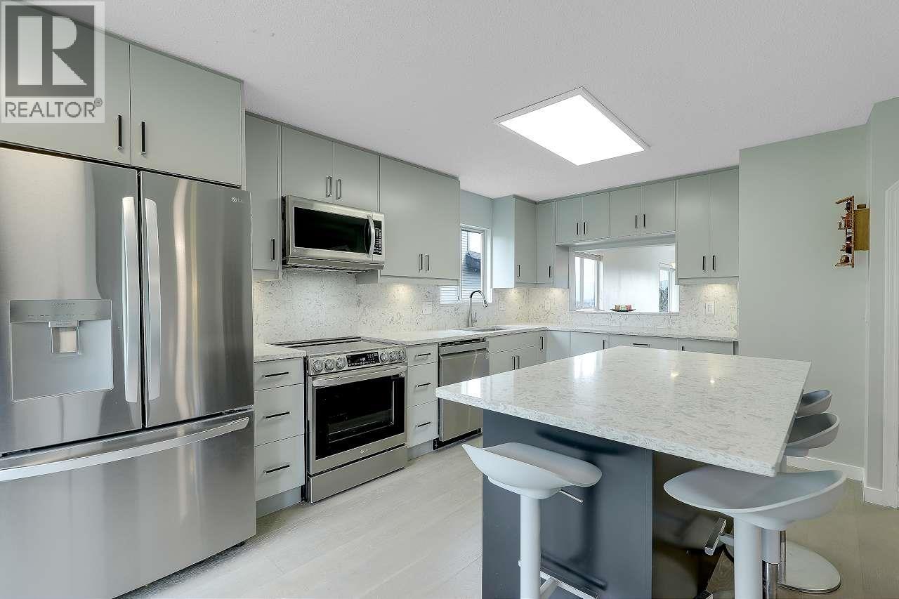 208 1140 CASTLE CRESCENT, Port Coquitlam