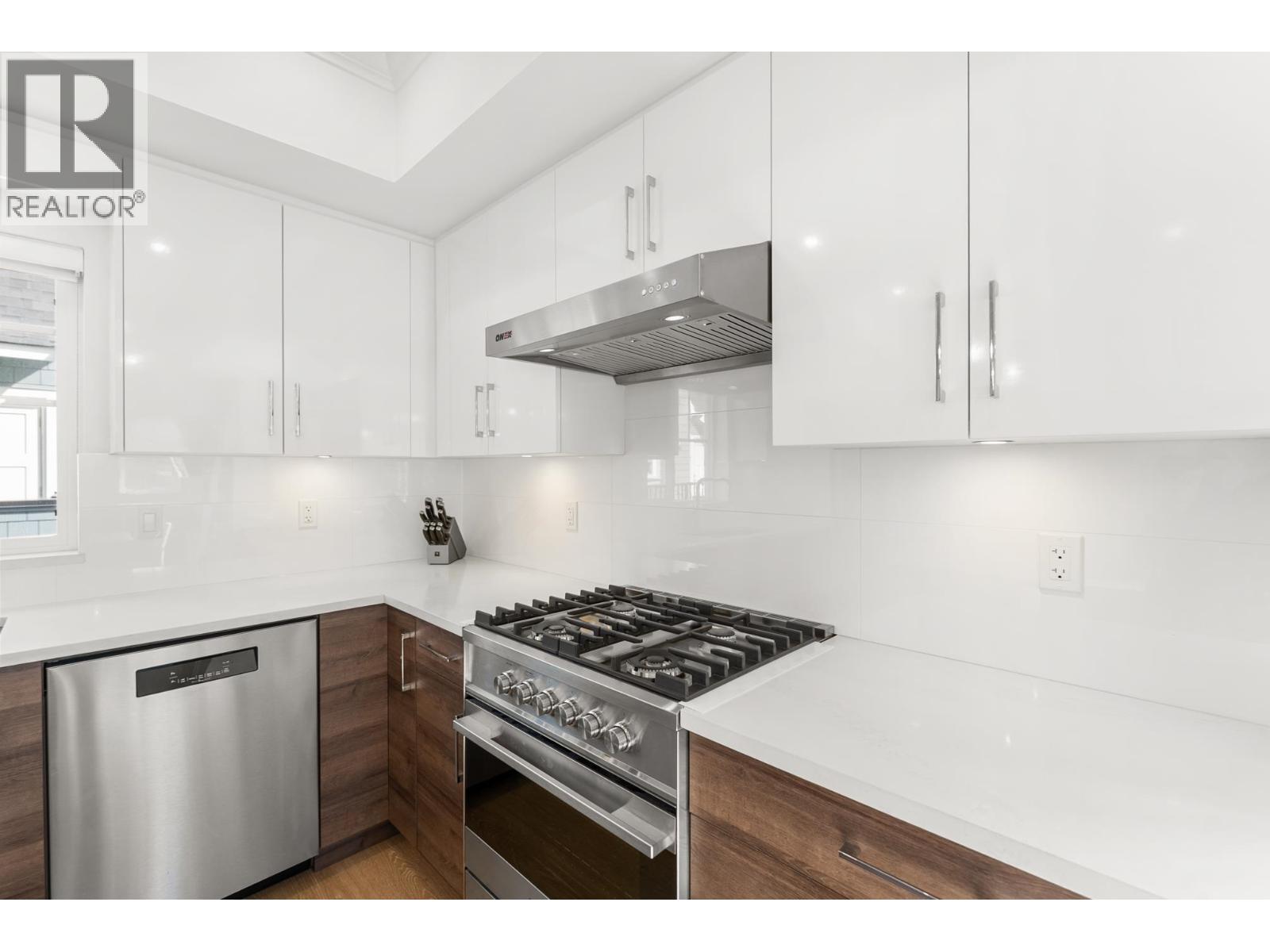 #32-9211 MCKIM Way, Richmond