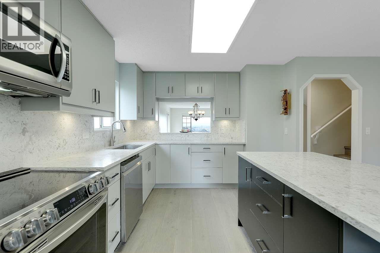 208 1140 CASTLE CRESCENT, Port Coquitlam