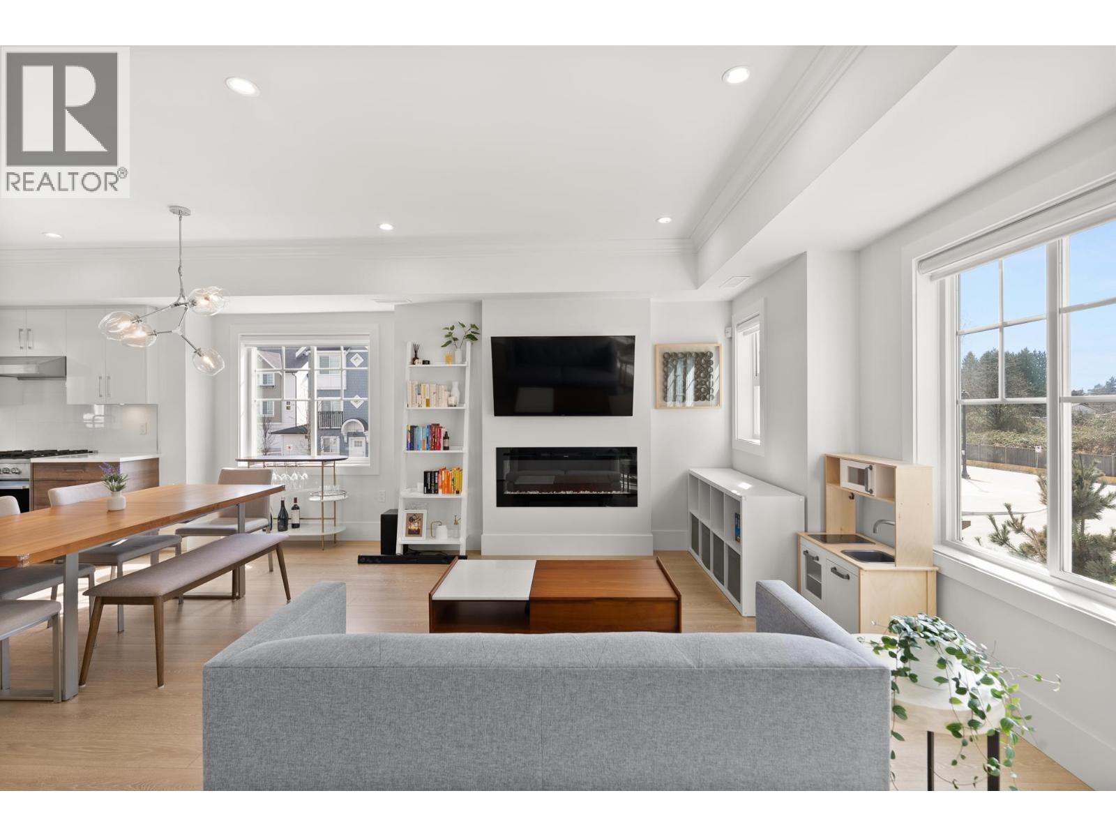 #32-9211 MCKIM Way, Richmond