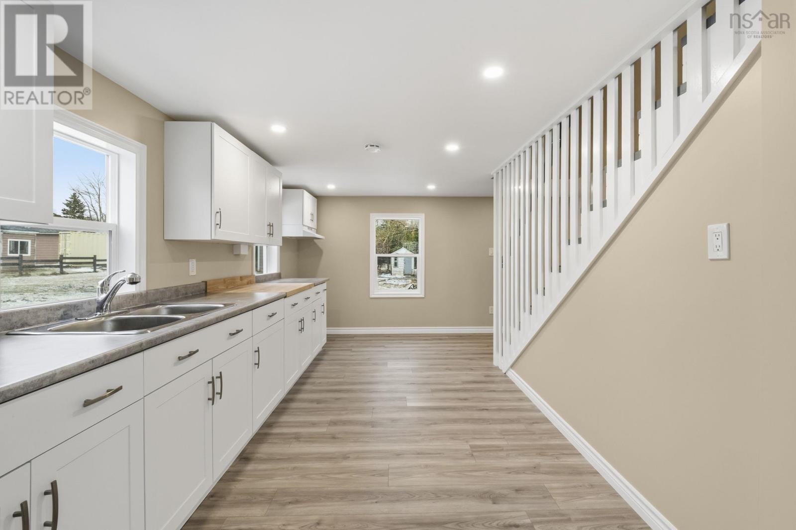 Property 22 of 26 of 33 Riverview Road