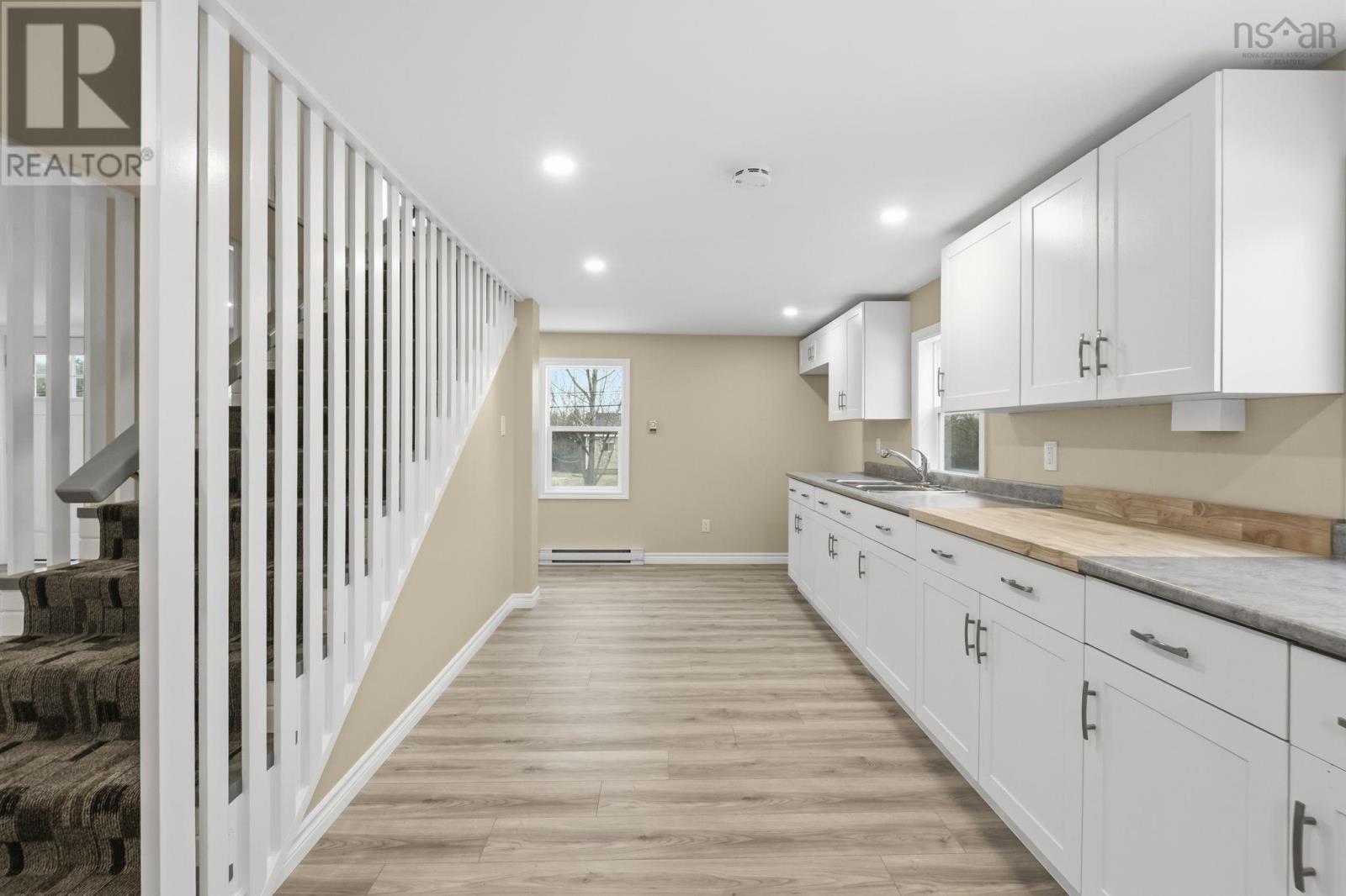 Property 19 of 26 of 33 Riverview Road