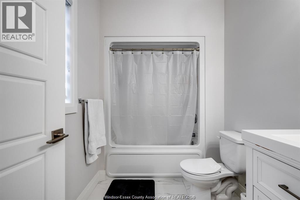 241 ROBINSON AVENUE - 17