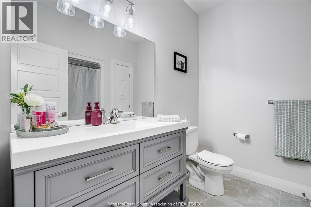 241 ROBINSON AVENUE - 21