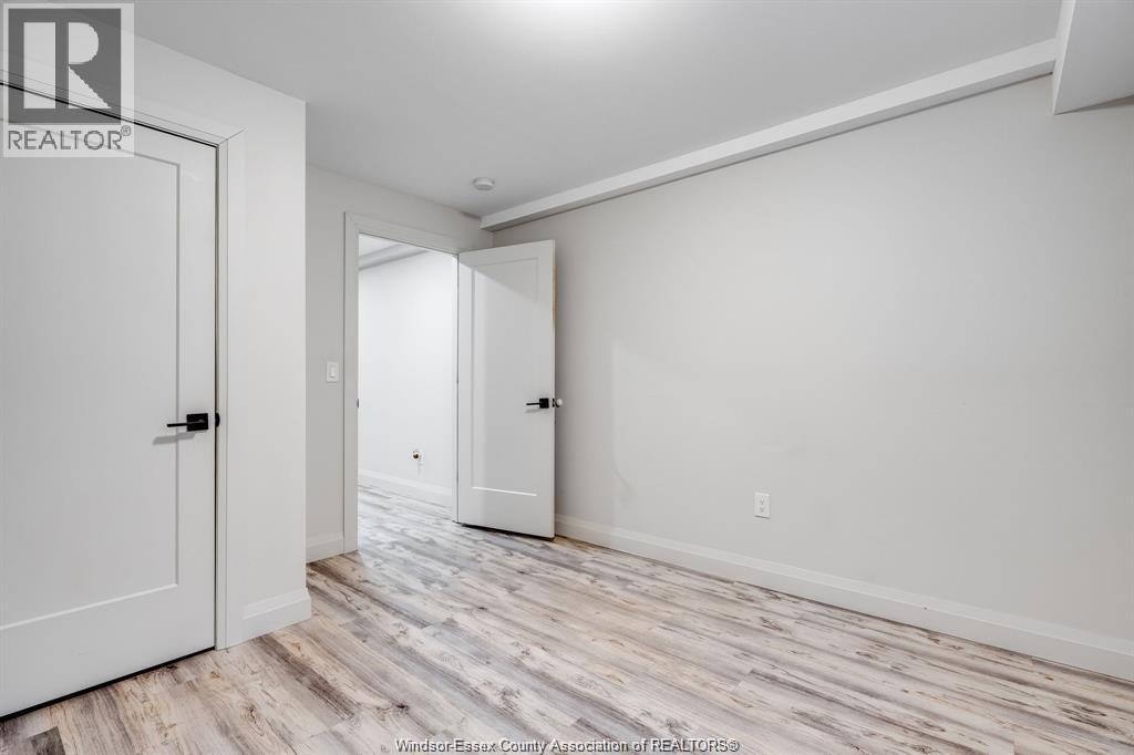 241 ROBINSON AVENUE - 32