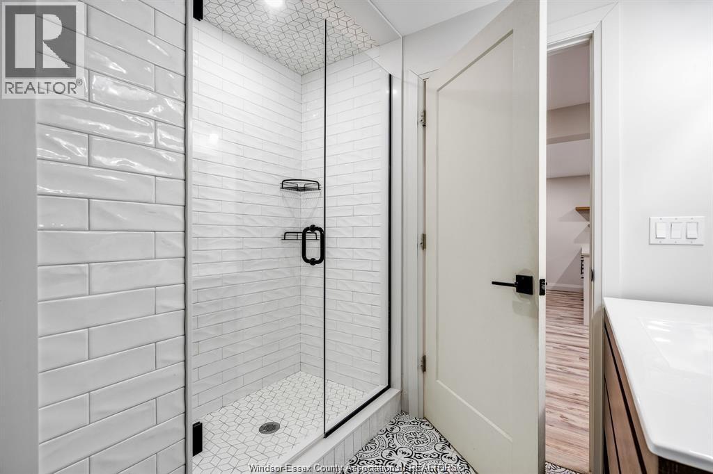 241 ROBINSON AVENUE - 34