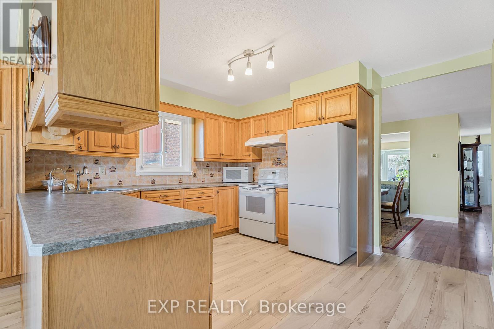 78 ESTHER AVENUE - 10