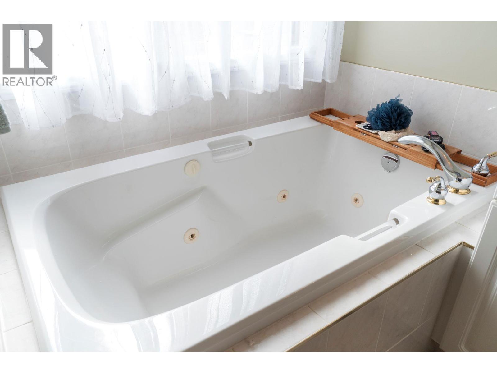 #11 2550 GOLF COURSE DRIVE - 44