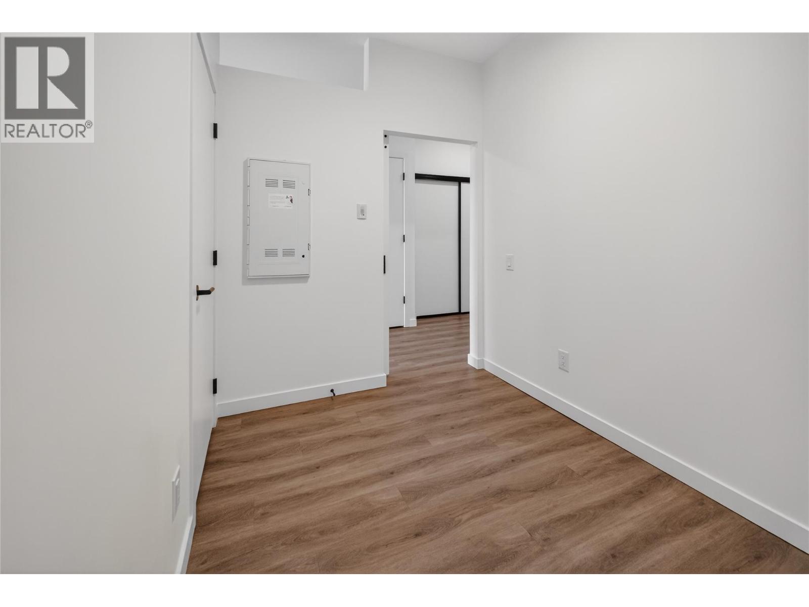 #101 615 Rutland Road N - 14