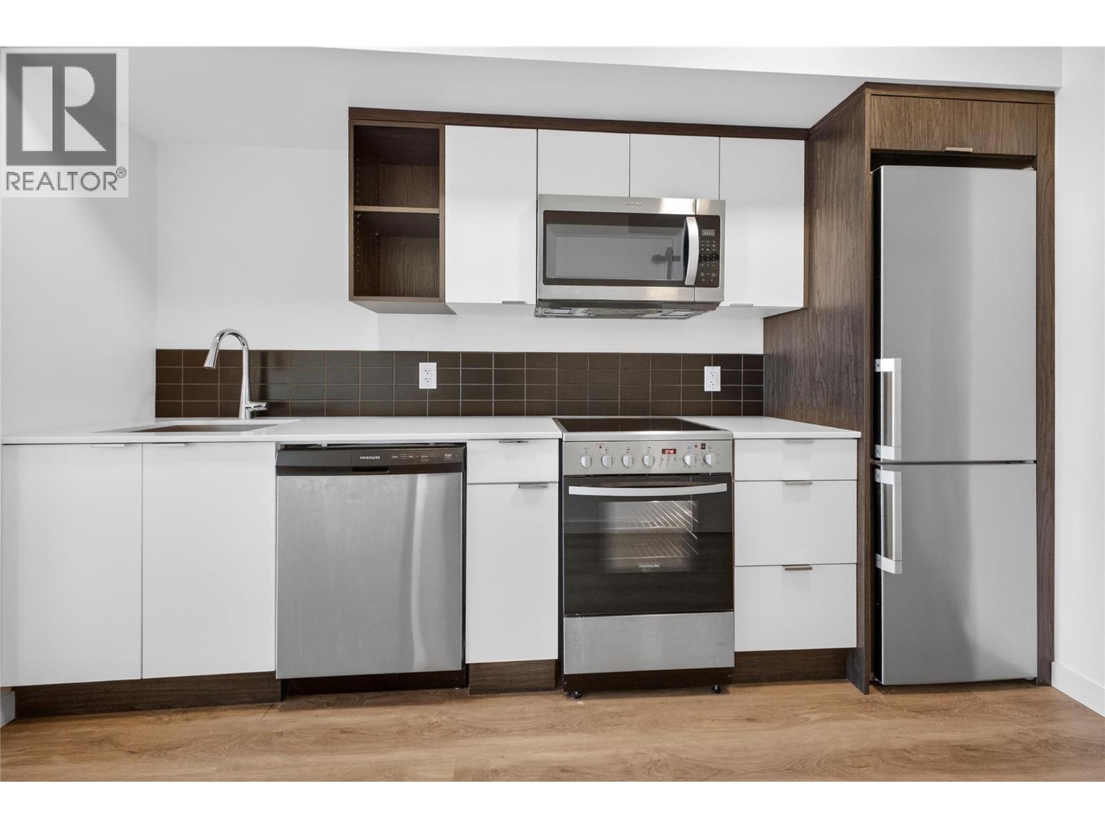 #101 615 Rutland Road N - 17
