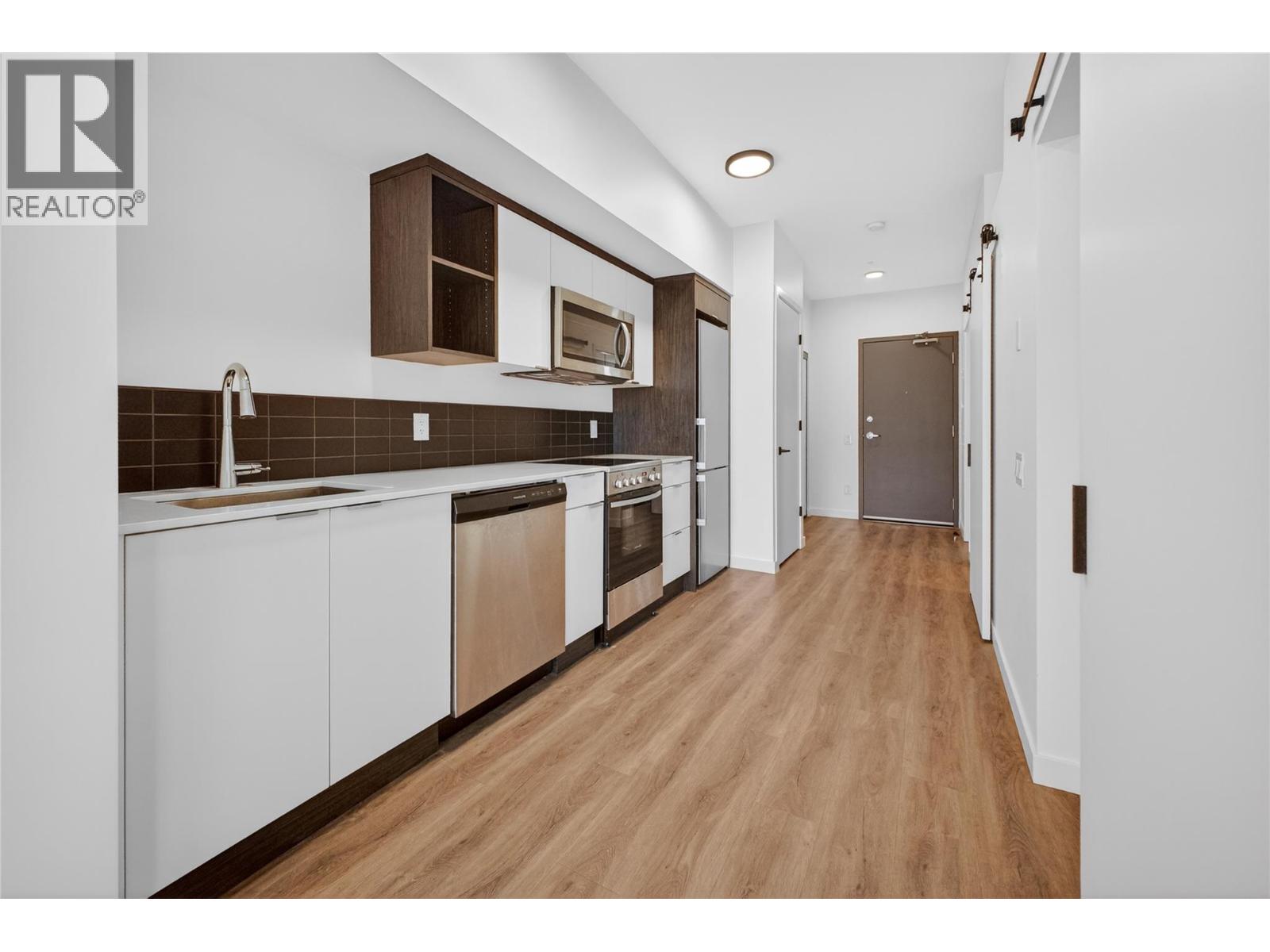 #101 615 Rutland Road N - 18