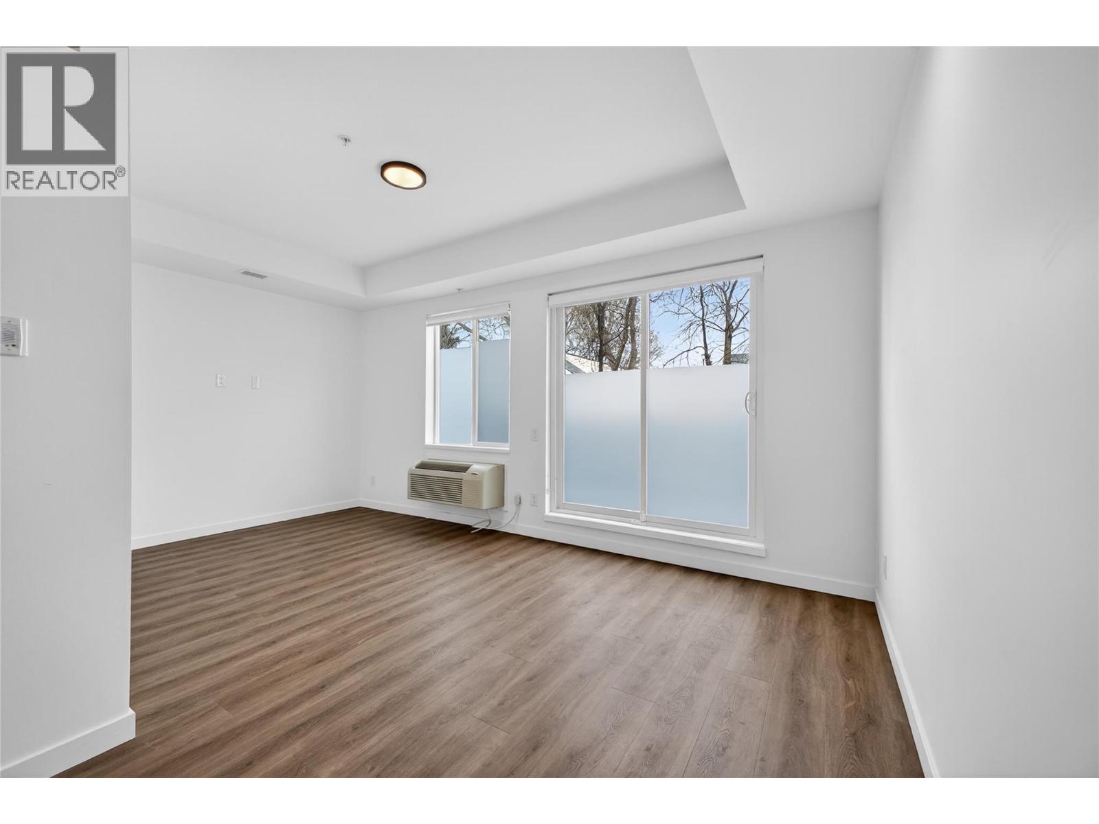 #101 615 Rutland Road N - 24