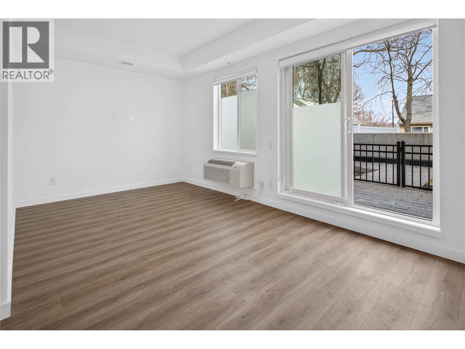 #101 615 Rutland Road N - 28