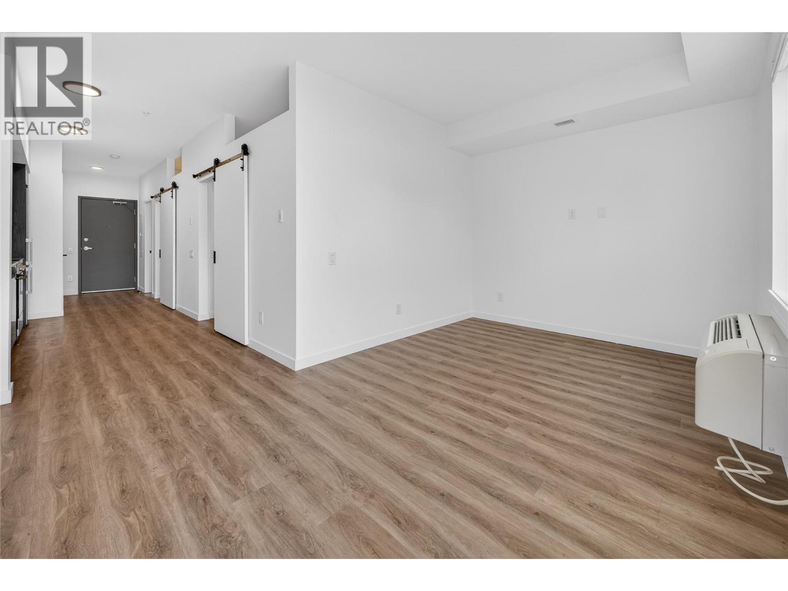 #101 615 Rutland Road N - 32