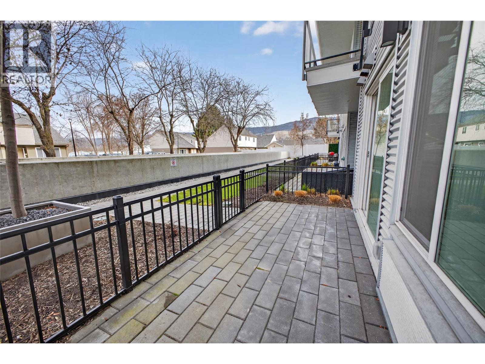 #101 615 Rutland Road N - 34