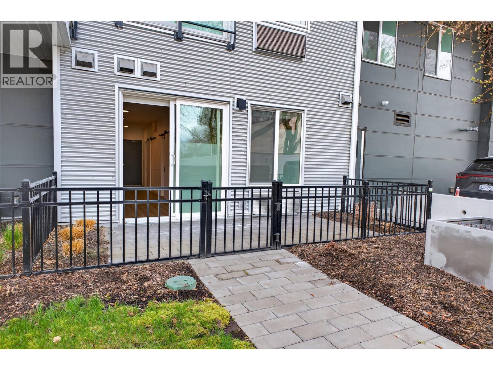 #101 615 Rutland Road N - 35