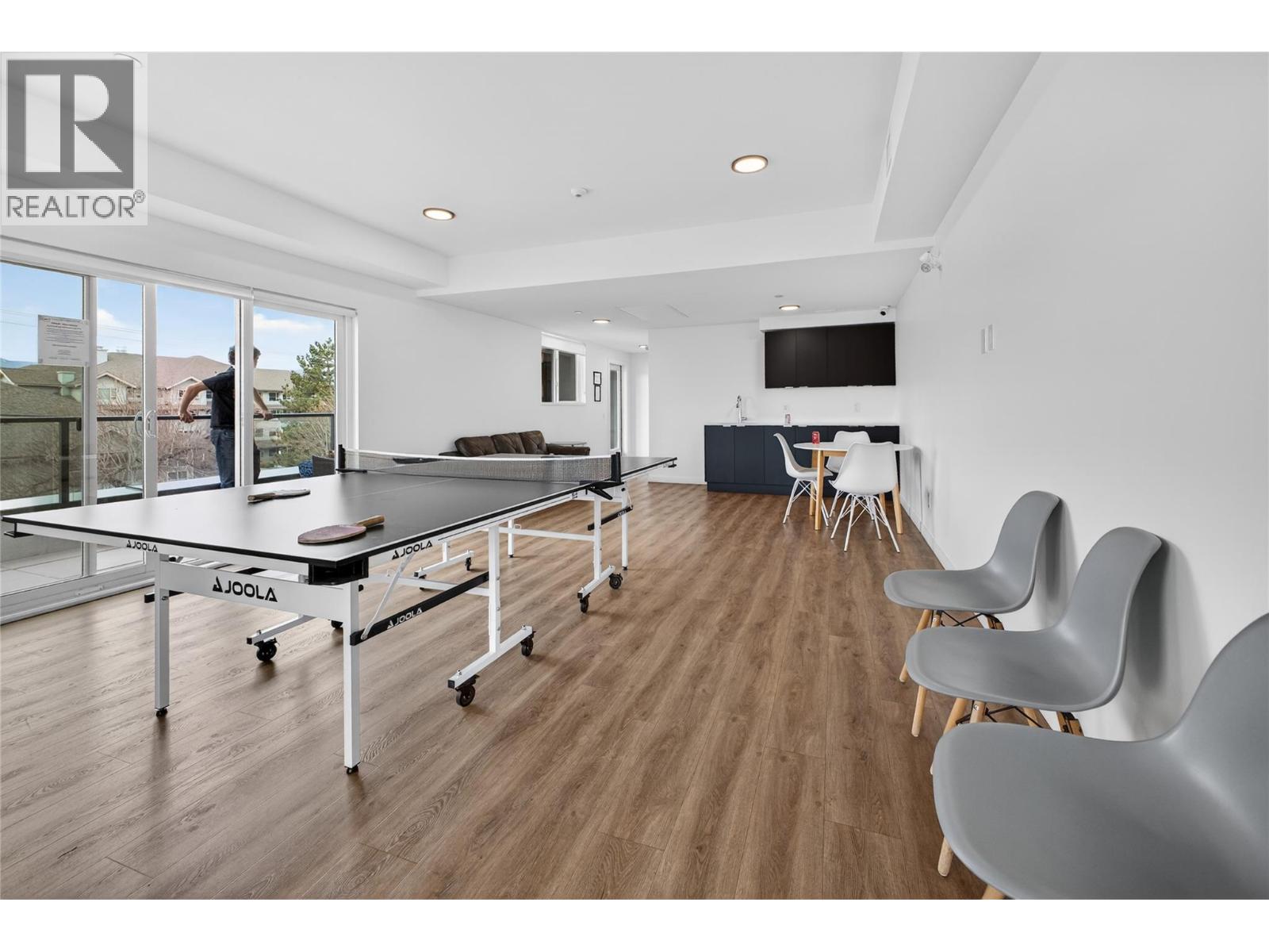 #101 615 Rutland Road N - 40
