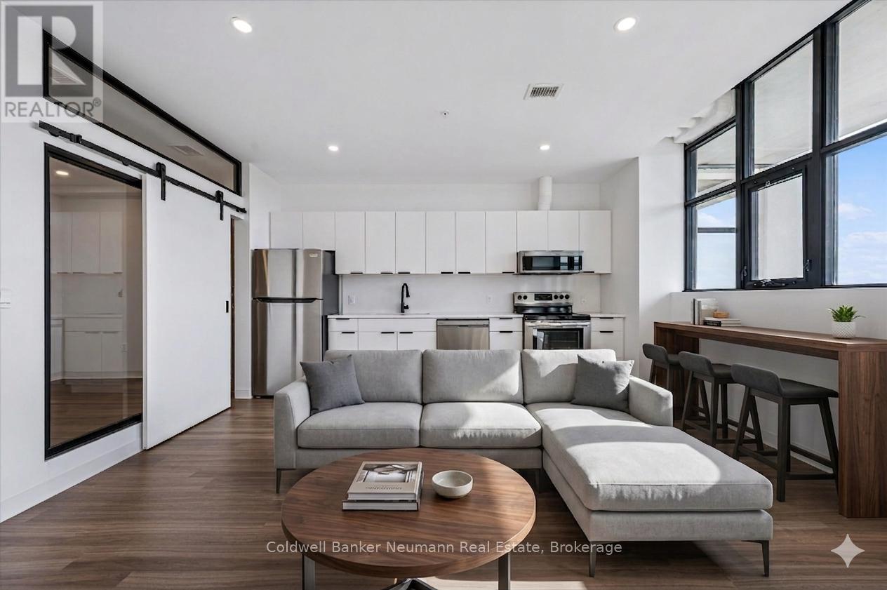 322 - 120 HURON STREET