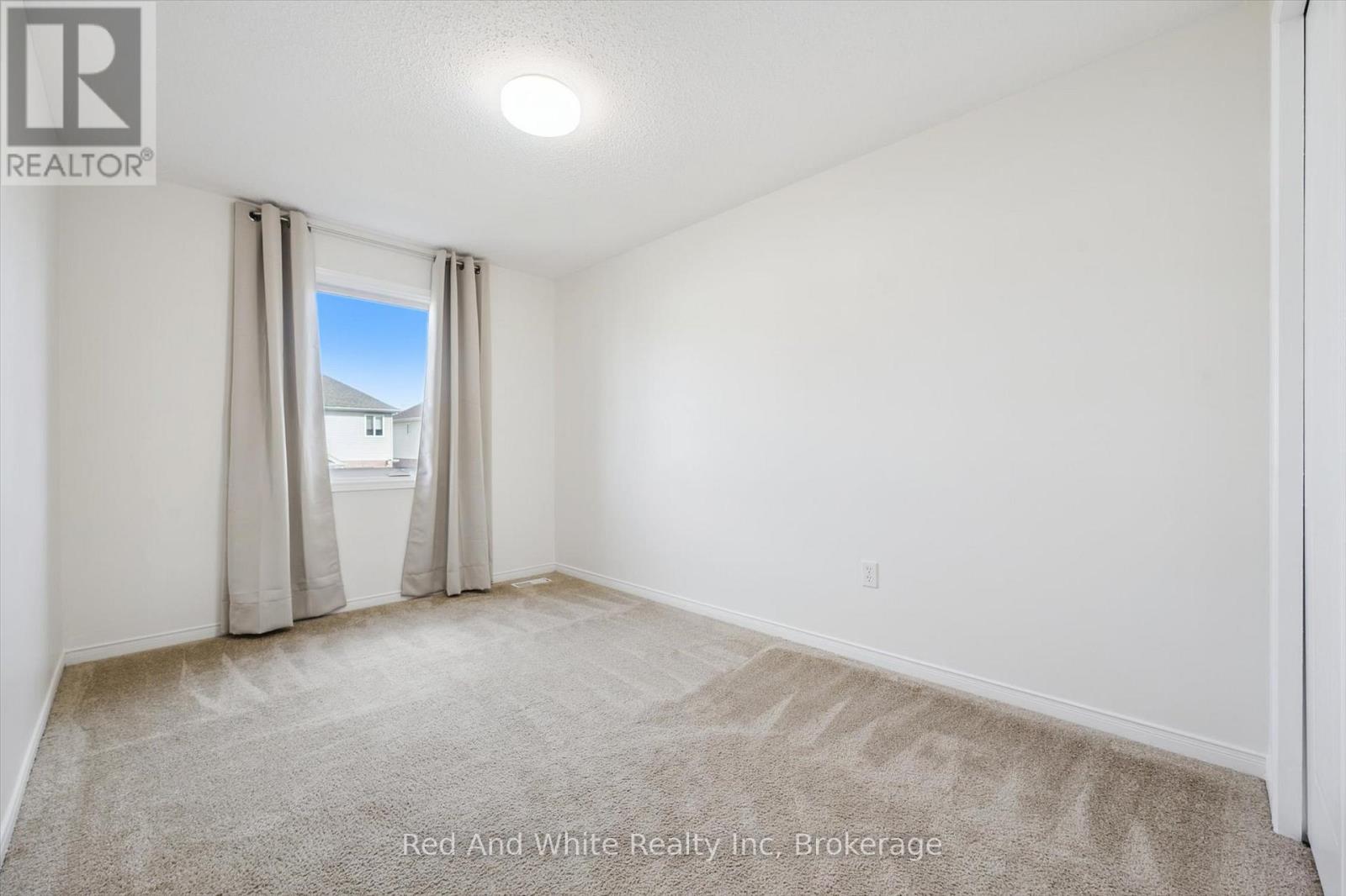 #3 151 CLAIRFIELDS DRIVE E - 21