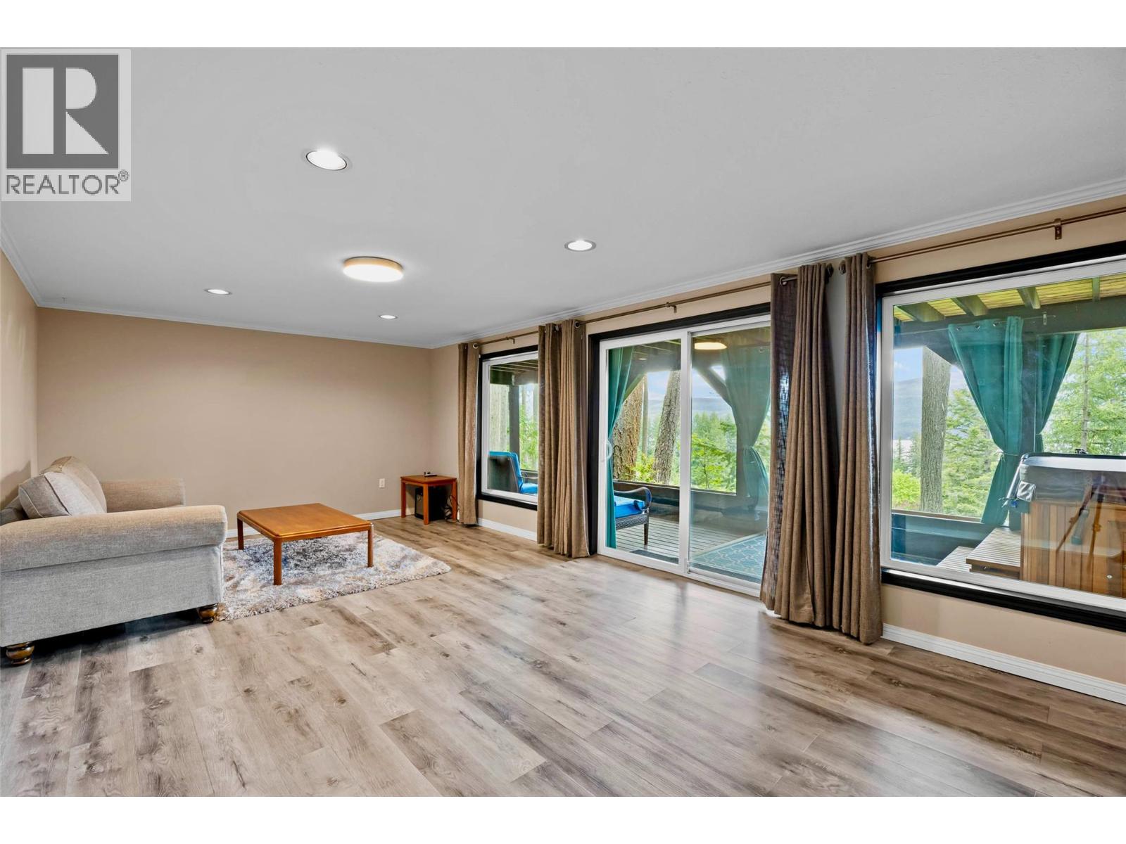  7730 Columbia Drive, Anglemont