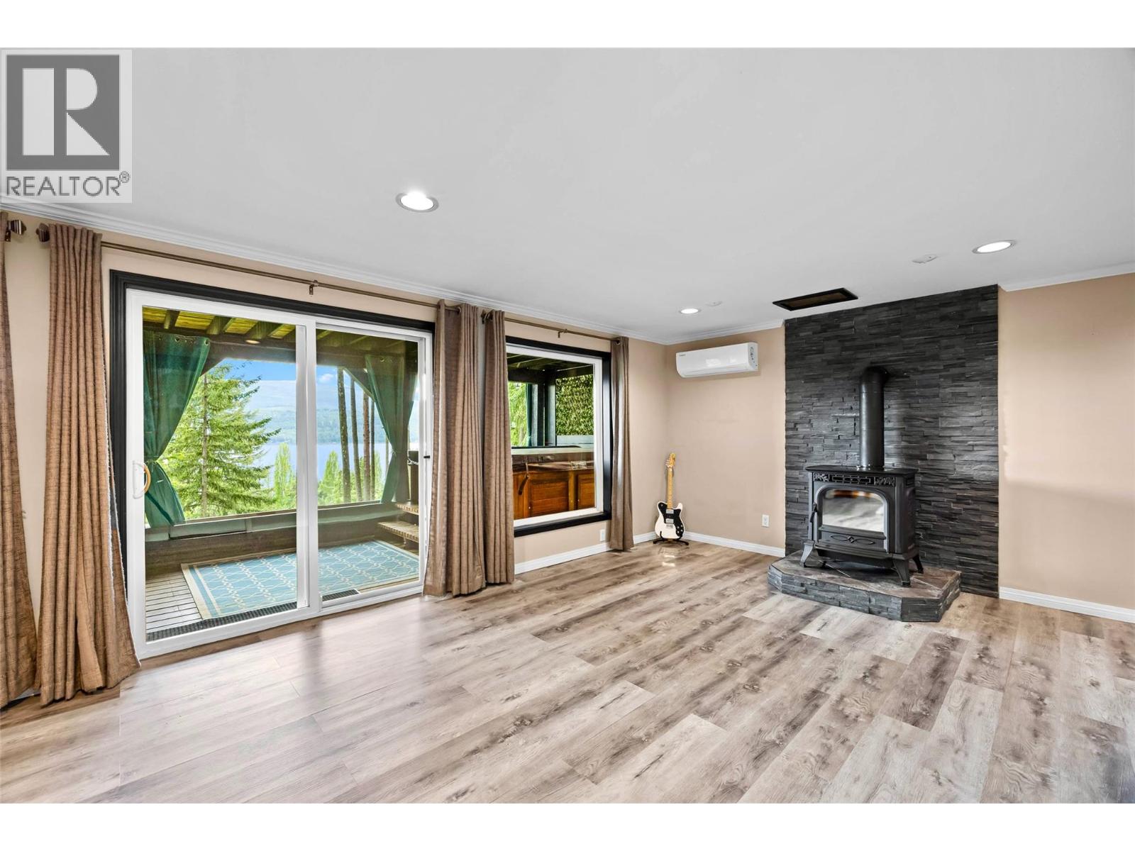  7730 Columbia Drive, Anglemont