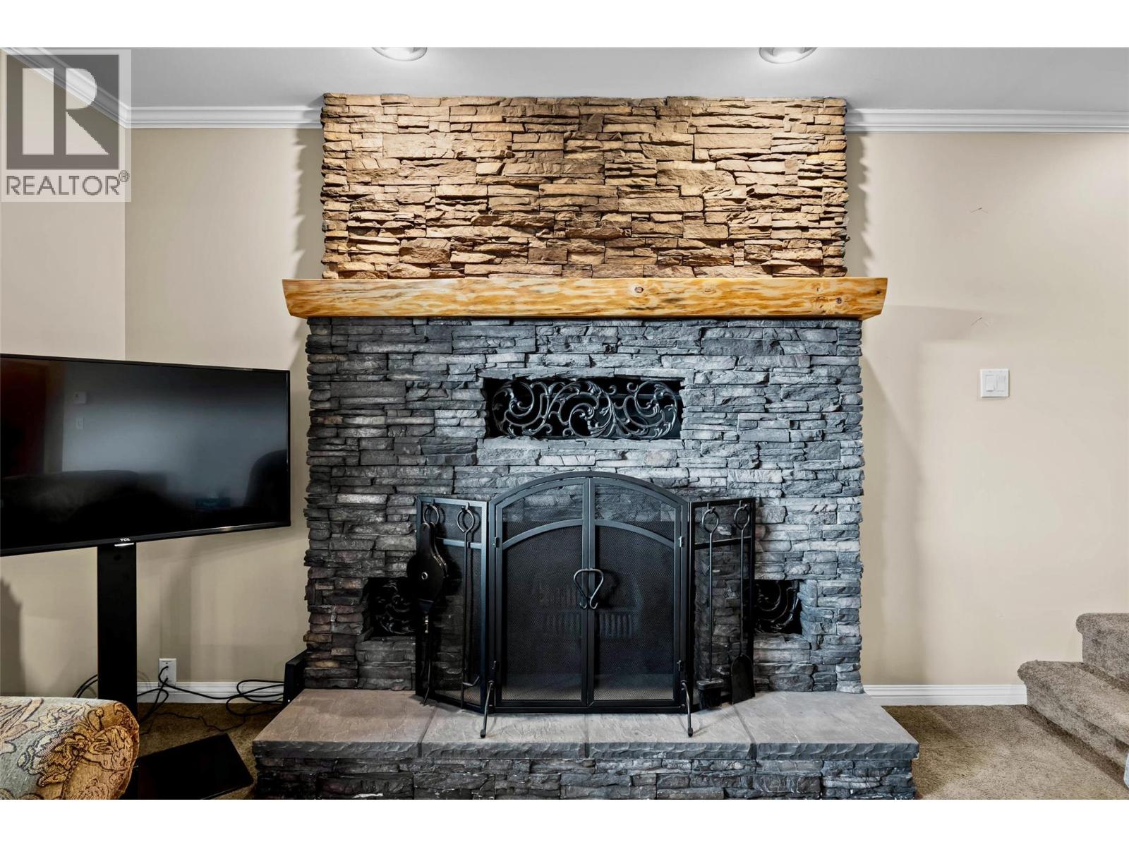  7730 Columbia Drive, Anglemont